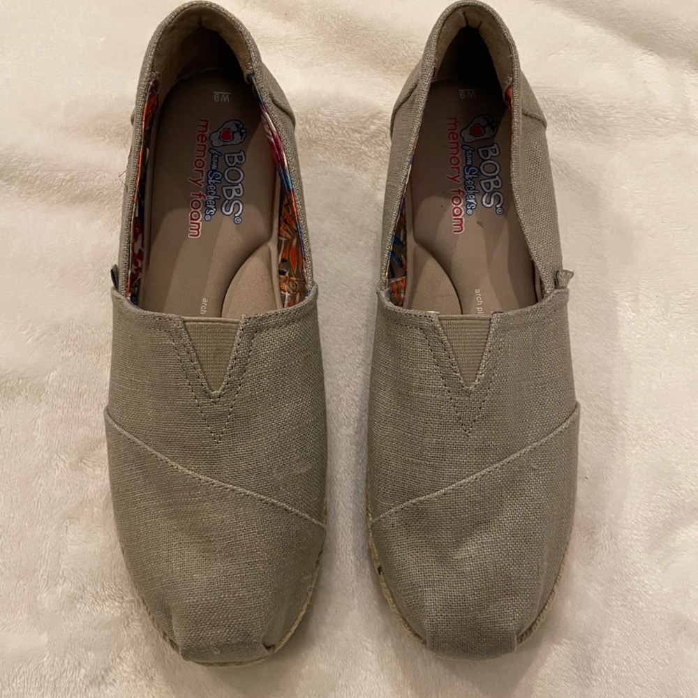 Bob’s from sketchers memory foam women’s flats size 9